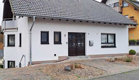 Bild von Großzügiges Einfamilienhaus mit Einliegerwohnung & unverbaubarem Burgenblick - Provisionsfrei