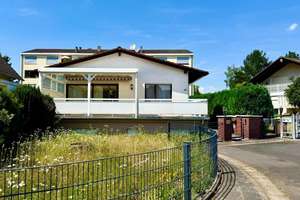 Charmantes Einfamilienhaus mit Einliegerwohnung, Garage und Terrasse