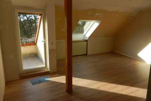 Gemütliche 2-Zimmer Dachgeschosswohnung am Waldrand – Die vollständige Adresse der Immobilie erhältst du vom Anbieter., 97084 Heuchelhof, Würzburg – Vorschaubild 2
