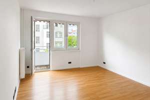 Provisionsfrei vom Eigentümer – hochwertig sanierte Wohnung mit Balkon am Bayerischen Platz