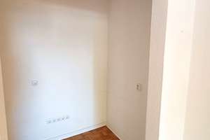Teilbare 4-Zi-Wohnung mit 2 Eingängen + verschiedenen Nutzungsmöglichkeiten – Die vollständige Adresse der Immobilie erhältst du vom Anbieter., 80686 Land in Sonne, München – Vorschaubild 8