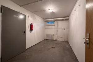 Repräsentative Immobilie:vermietete Praxis und großzügige Wohnung auf 2 Etagen.Sauna,Pool,Balkone – Die vollständige Adresse der Immobilie erhältst du vom Anbieter., 38350 Helmstedt – Vorschaubild 38