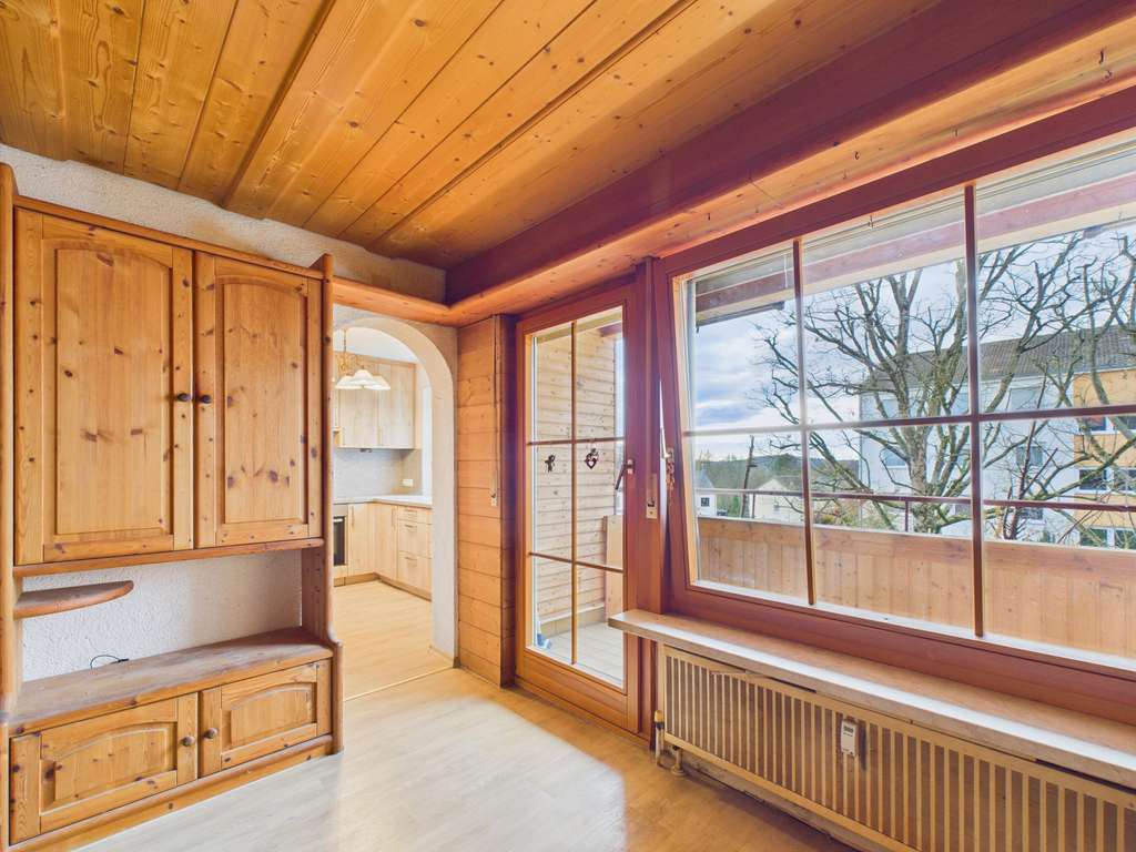 Immobilie in Metzingen - Gepflegte 3,5-Zimmer-Wohnung mit sonnigem Westbalkon & Einbauküche in ruhiger Lage von Metzingen! - Bild 1