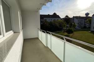 *Modernisierte Balkonwohnung mit Wannenbad*gedämmtes Haus*