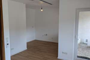 ab sofort: renovierte 2ZKB mit Infrarotheizung und Balkon, optional Stellplatz / Garage – 57074 Siegen, Siegen – Vorschaubild 9