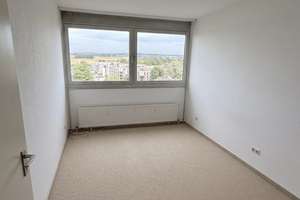Lichtdurchflutete 3 Zimmer Wohnung mit eigenem Tiefgaragenstellplatz zu verkaufen – Breslauerstraße 16, 89231 Neu-Ulm – Vorschaubild 2