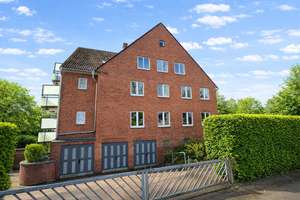Wasserlage: Großzügige Eigentumswohnung für Paare und Familien -  ideal zur Selbstgestaltung – Die vollständige Adresse der Immobilie erhältst du vom Anbieter., 22297 Alsterdorf, Hamburg – Vorschaubild 18