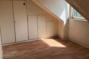 2-Zimmer-Dachgeschosswohnung am Europaplatz zu vermieten!
