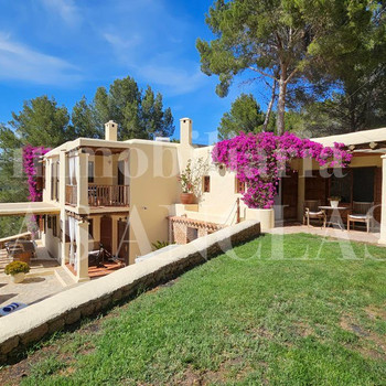 Ibiza-Stil Villa mit großem Garten und schönem Blick auf die Landschaft