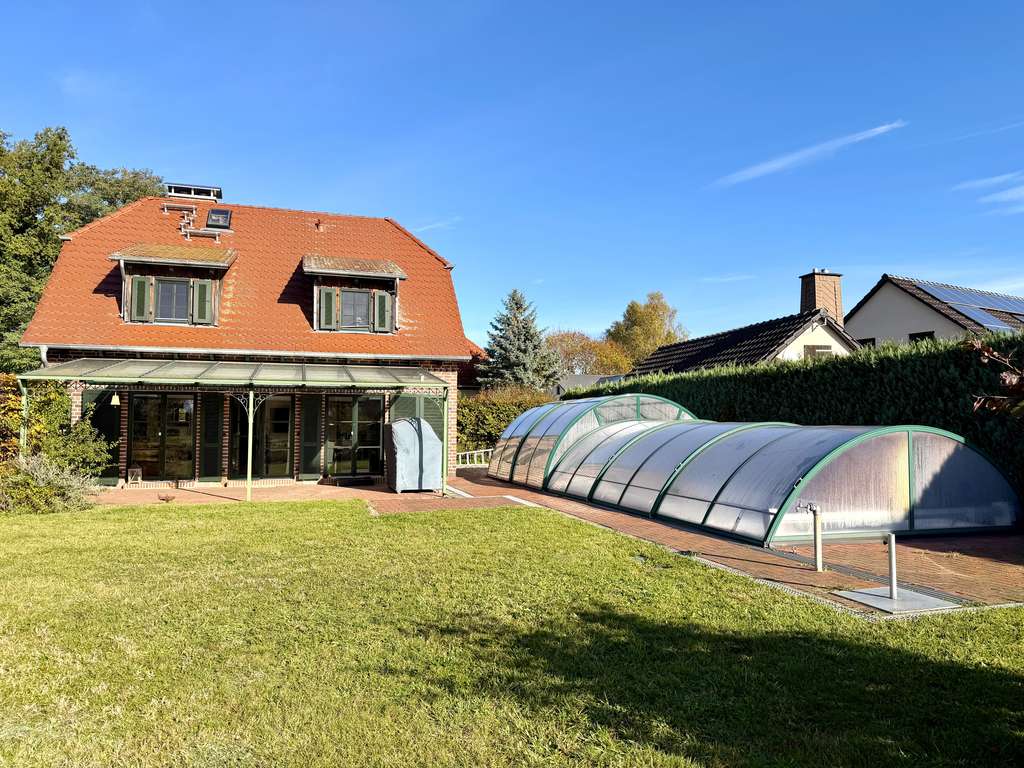 Immobilie in Userin - Ihr Rückzugsort im Grünen - Einfamilienhaus mit Einliegerwohnung, Wildkammer und Pool - Bild 0