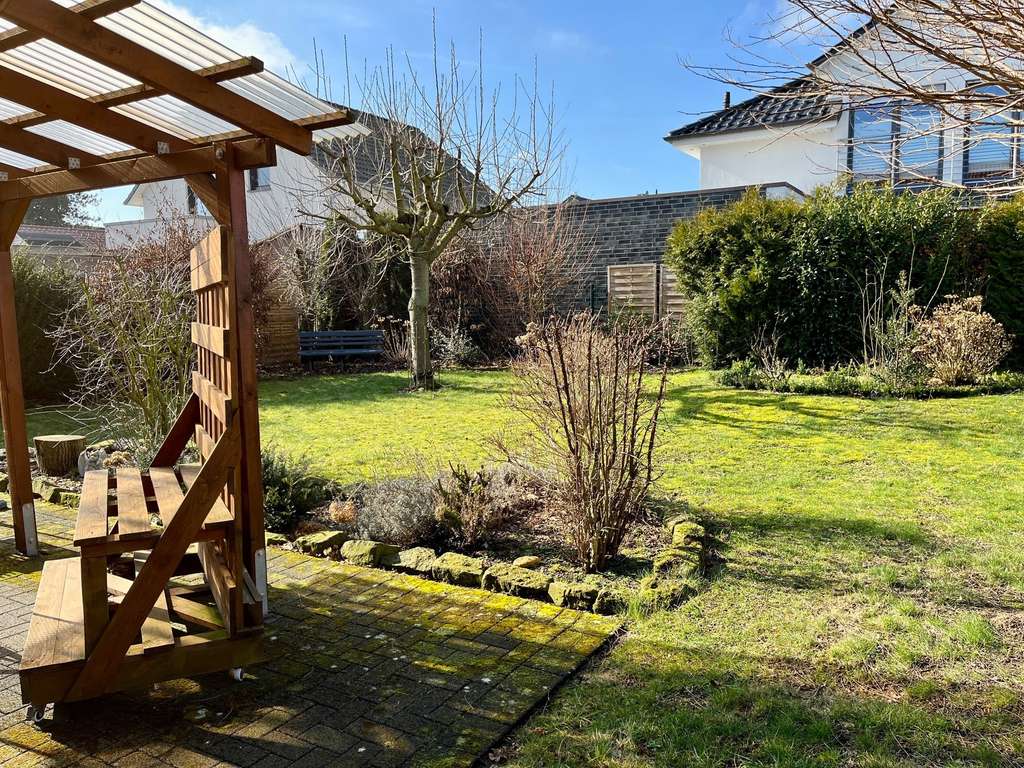 Immobilie in Lindhorst - Modernes Einfamilienhaus mit ELW in ruhiger Lage - Bild 4