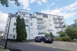 Höhr-Grenzhausen: Gepflegte Wohnung in ruhiger Lage mit Einbauküche, Balkon und PKW-Stellplatz