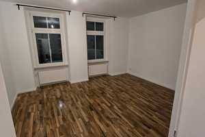 Lichtdurchflutete und vollständig renovierte 2-Zimmer-Wohnung mit nagelneuer Einbauküche – Sattlerstr. 21, 42105 Wuppertal – Vorschaubild 1