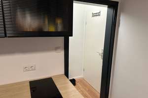 Modernes möbliertes Studio-Apartment (25 m²) mit Balkon & Arbeitsplatz in Altstadt Köln – Die vollständige Adresse der Immobilie erhältst du vom Anbieter., 50676 Altstadt/Süd, Köln – Vorschaubild 2