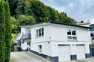 Freistehendes Einfamilienhaus mit Einliegerwohnung am Waldrand mit großzügigem Garten – Die vollständige Adresse der Immobilie erhältst du vom Anbieter., 75323 Bad Wildbad – Vorschaubild 1