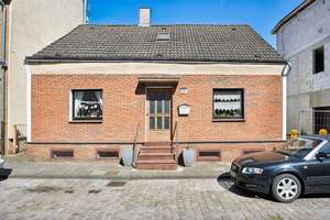 Freundliches, freistehendes Haus in Duisburg-Beeck – Die vollständige Adresse der Immobilie erhältst du vom Anbieter., 47139 Beeck, Duisburg – Vorschaubild 2