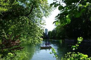 Ruhige Oase in der Stadt!  2 ZKB / Balkon / Tiefgarage. Toplage an der Kahnfahrt.  * Frei * – Oblatterwallstrasse 36 a, 86153 Jakobervorstadt-Nord, Augsburg – Vorschaubild 2
