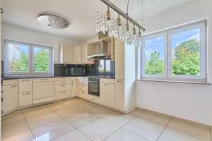 SPACIOUS AND ONLY 13 MINUTES TO CLAY! High-quality corner townhouse with garden, whirlpool, & garage – Die vollständige Adresse der Immobilie erhältst du vom Anbieter., 65203 Biebrich, Wiesbaden – Vorschaubild 7