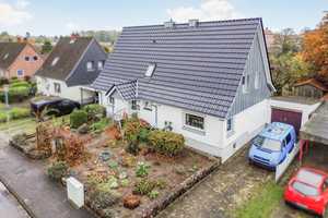Familienidyll mit großem Garten in Neumünsters beliebter Gartenstadt – Neumünster – Vorschaubild 2