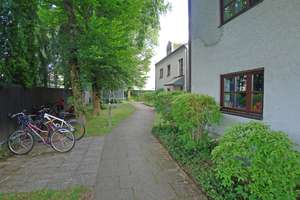 +++ helle + ruhige 2-Zimmer-Wohnung + großer Balkon +++ Gartenmitbenutzung +++ – Niederalmstr. 4, 81735 Waldtrudering, München – Vorschaubild 2