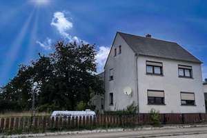 Wohnhaus mit großzügigem Grundstück – Die vollständige Adresse der Immobilie erhältst du vom Anbieter., 9385 Lugau/Erzgebirge – Vorschaubild 2