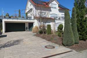 Schön - hochwertig - modern! Mit herrlicher S-W-Dachterrasse, Terrasse und Garten! – Neuburg-Schrobenhausen (Kreis) – Vorschaubild 2