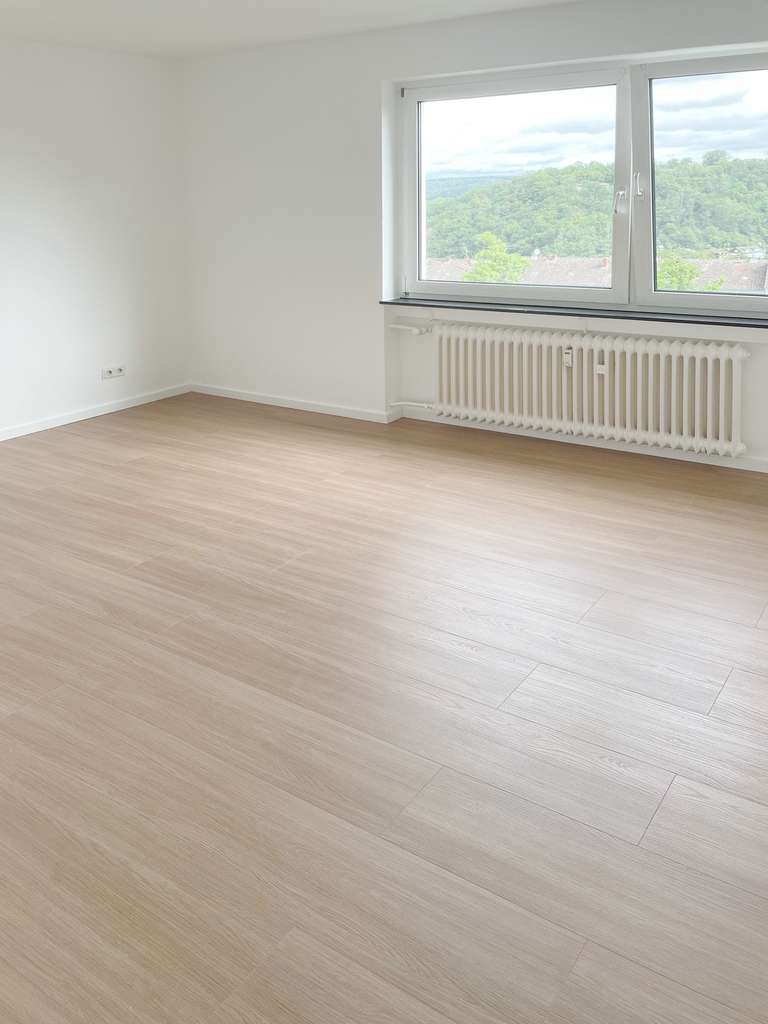 Immobilie in Aarbergen - Erstbezug nach Renovierung: Schöne 4,5-Zimmer-Wohnung mit Balkon in Aarbergen - Bild 3