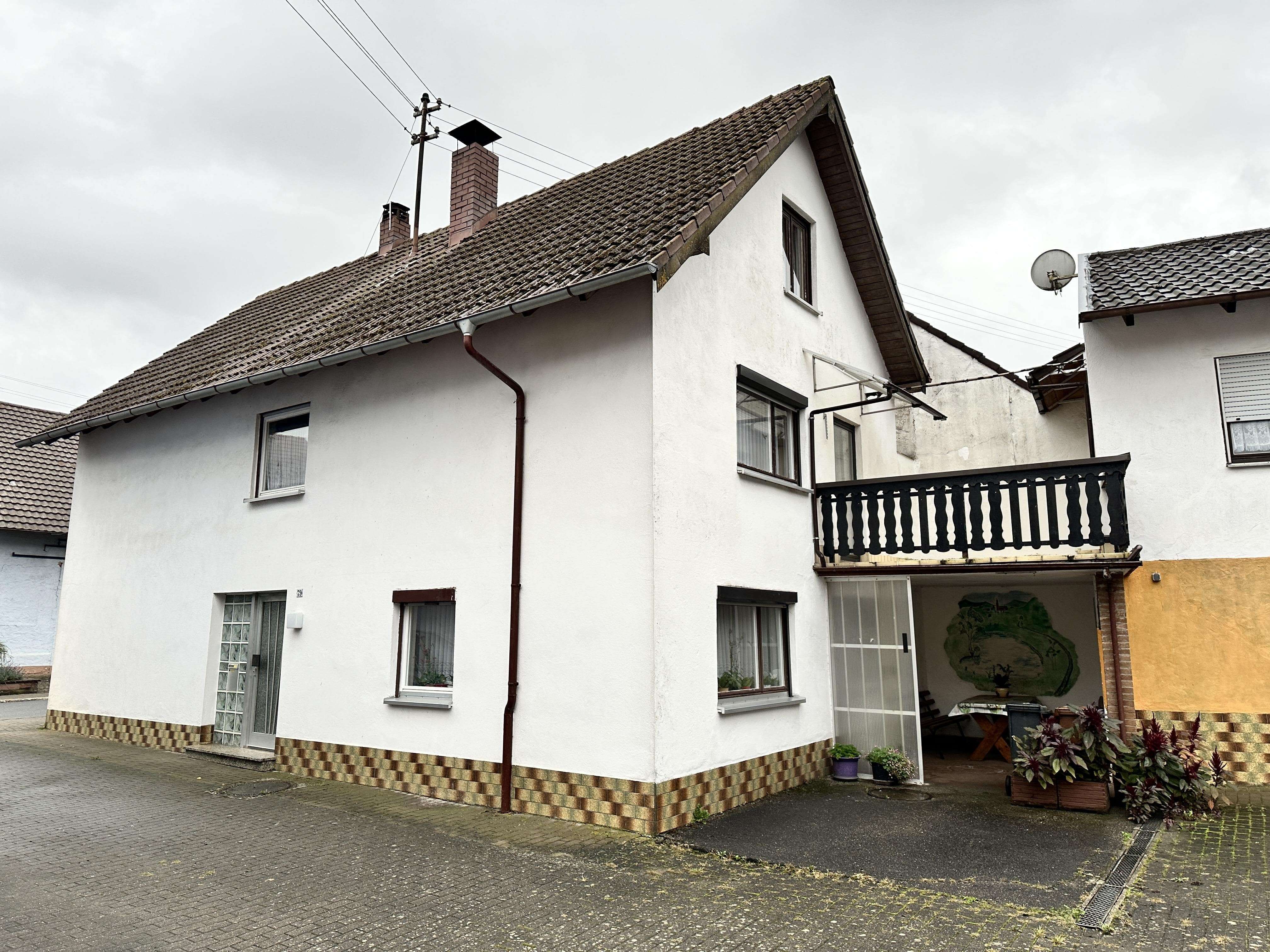 Wohnhaus mit Nebengebäude und Scheune in zentraler Lage von Hundheim, Main Tauber Kreis – Bild 3