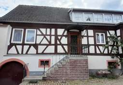 Haupthaus mit Unterkellerung