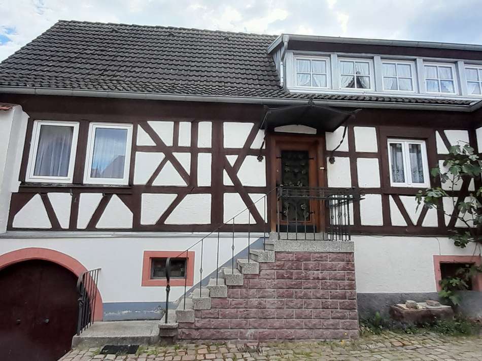 Haupthaus mit Unterkellerung