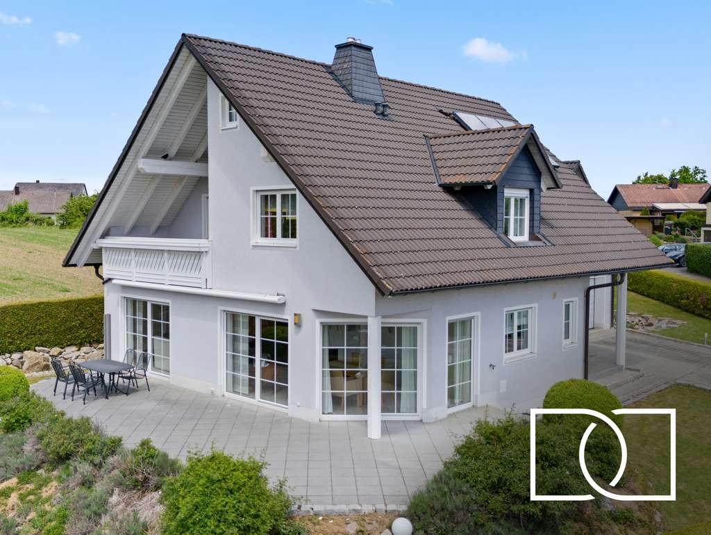 Immobilie in Hummeltal - Luxus pur & Fernblick! Hochwertiges Anwesen nahe Bayreuth mit Traumterrasse, tollem Garten und ELW - Bild 0