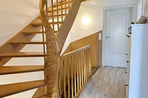 **DEMNÄCHST MODERNISIERT**Familiengerechtes Reihenhaus mit Dachstudio sucht nette Mieter! – Die vollständige Adresse der Immobilie erhältst du vom Anbieter., 53117 Auerberg, Bonn – Vorschaubild 9