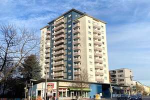 Ansprechende, zentral gelegene 2-Zimmer-Wohnung mit großem Westbalkon und Fernsicht in Zuffenhausen – Die vollständige Adresse der Immobilie erhältst du vom Anbieter., 70437 Rot, Stuttgart – Vorschaubild 1