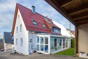 Doppelhaushälfte in ruhiger Lage mit Wintergarten und Carport – Drei-Eichen-Weg 5, 75181 Huchenfeld, Pforzheim – Vorschaubild 2