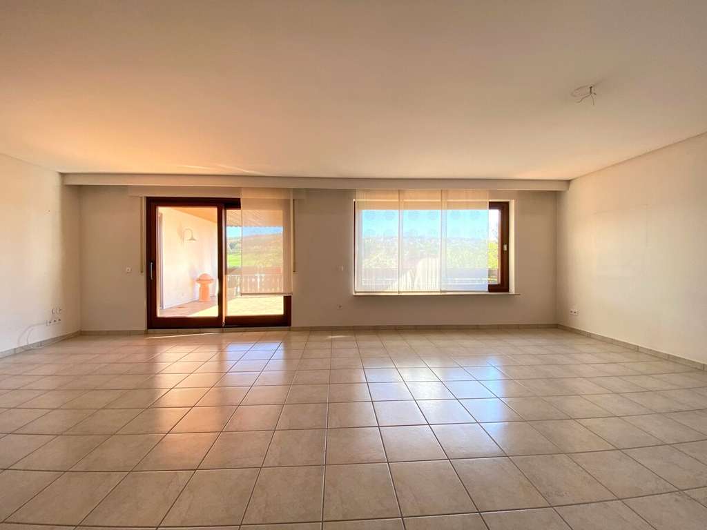 Immobilie in Berglen - Imposantes 2-Fam.-Haus mit Einliegerwohnung, 2 Garagen, Garten und überwältigender Aussicht - Bild 4