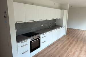 TRAUMWOHNUNG MIT NIGELNAGELNEUER EINBAUKÜCHE!!! Helle 2-Zimmer-Wohnung mit Balkon und Aufzug