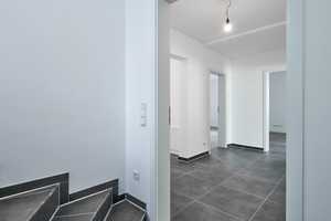 Kernsaniertes Zweifamilienhaus mit großem Grundstück und Nebengebäude – Main-Kinzig-Kreis – Vorschaubild 17