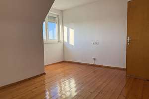 Großzügiges Einfamilienhaus in Erbach mit Einliegerwohnung in Hanglage – viel Platz & Potenzial – Die vollständige Adresse der Immobilie erhältst du vom Anbieter., 89155 Erbach – Vorschaubild 14
