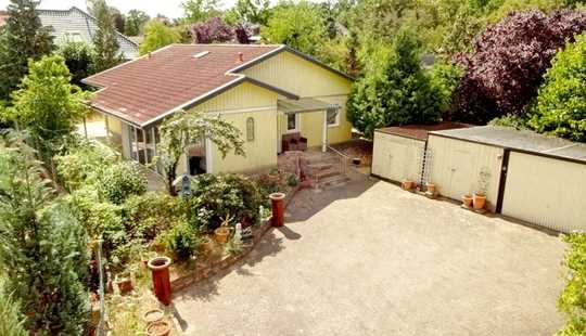 Bild von Uetze - Eltze - bezauberndes Einfamilienhaus mit mehreren Garagen - sehr ruhige Lage