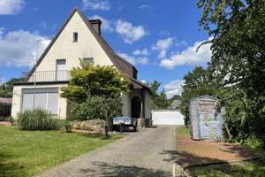 Charme, Substanz und Perspektive - 
Einfamilienhaus mit Doppelgarage in Bad Essen – Wittlage!