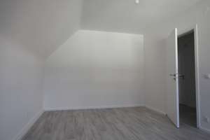 Renovierte 2,5-Zimmer-DG-Wohnung in Oberhausen, zentrale Lage – Straßburger Straße 218, 46045 Dümpten, Oberhausen – Vorschaubild 4