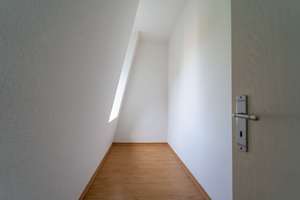 Sofort bezugsfrei! Charmante 3,5-Zimmer-Altbauwohnung mit zwei Balkonen am Rostocker Stadthafen – Die vollständige Adresse der Immobilie erhältst du vom Anbieter., 18057 Kröpeliner-Tor-Vorstadt, Rostock – Vorschaubild 31