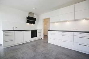 3Zi-Maisonette-Wohnung mit Dachterrasse + Balkon. Traumküche. Jugendstilhaus mit Aufzug – Orthstraße 6, 9131 Hilbersdorf, Chemnitz – Vorschaubild 2