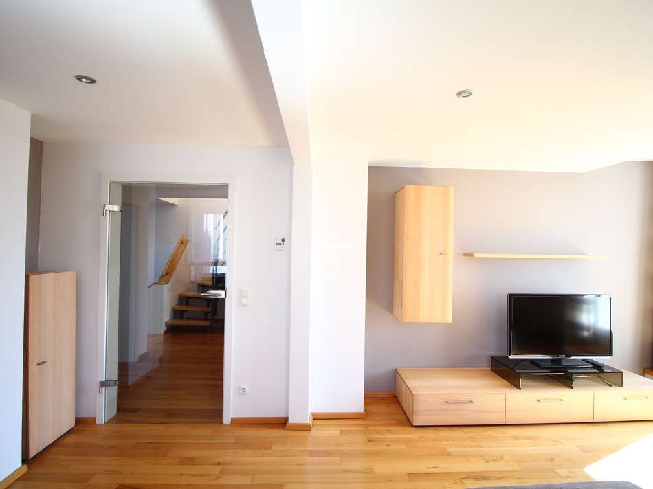 Wohnzimmer mit Blick in Flur