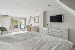 Exklusives Wohnhaus mit hellem Wintergarten und weitläufigem Grundstück in Kaarst – Die vollständige Adresse der Immobilie erhältst du vom Anbieter., 41564 Kaarst – Vorschaubild 8