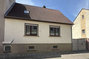 Charmantes Einfamilienhaus mit 2 Garagen, Nebengebäuden, schönem Hof und Garten – Die vollständige Adresse der Immobilie erhältst du vom Anbieter., 76707 Hambrücken – Vorschaubild 1