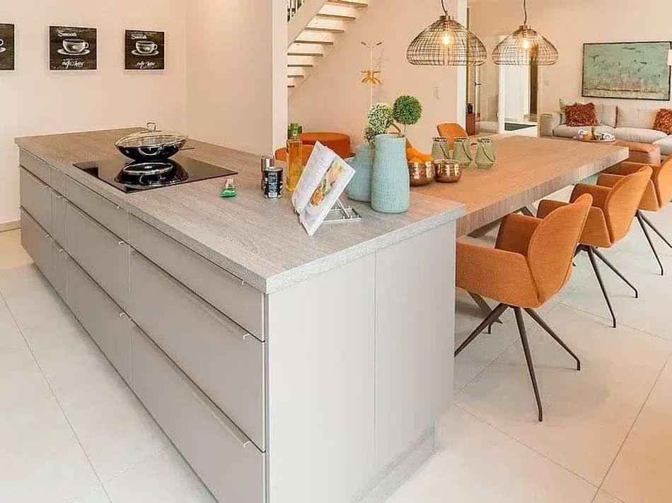 Küche und Esszimmer