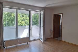 1-Zimmer Apartment mit Wintergarten, Tiefgaragenstellplatz und Aufzug in Köln-Deutz – Die vollständige Adresse der Immobilie erhältst du vom Anbieter., 50679 Deutz, Köln – Vorschaubild 1