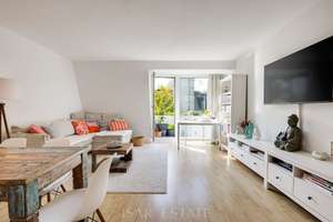 Sonnige 3-Zimmer-Dachgeschoss-Wohnung mit zwei Balkonen und Parkblick