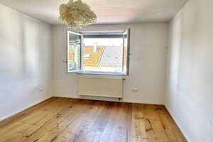 Bezugsfreie, exklusive 4-Zimmer-Maisonette mit Balkon, Kamin & Garage - 7 min zur Tram in Göggingen! – Habsburgstraße 15, 86199 Göggingen-Süd, Augsburg – Vorschaubild 2
